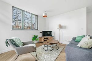 a living room with a couch and a table at Spacious & Modern 2BED Apartment in Birmingham in Birmingham