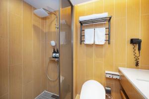 Koupelna v ubytování JI Hotel Shanghai Longyang Road Maglev + 24 fotografií