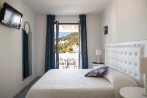 Postel nebo postele na pokoji v ubytování Hotel Cutimare - Aeolian Charme
