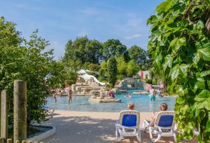 Swimmingpoolen hos eller tæt på Camping 5 étoiles - Parc aquatique - ccbedee + 20 billeder