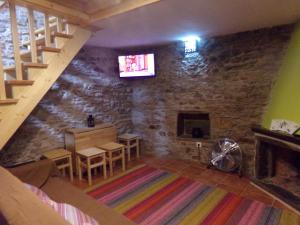 TV a/nebo společenská místnost v ubytování Casas dos Carregais