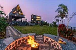 Κήπος έξω από το StayVista at Peak & Paddle with Lake View