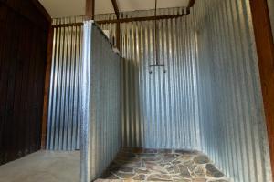 a room with a wall with a stone floor at Jagerskraal Guest Farm in Laingsburg