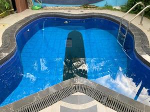 Bazén v ubytování New Verona Hotel nebo v jeho okolí