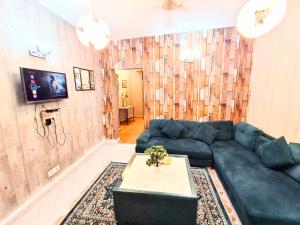 TV a/nebo společenská místnost v ubytování Blueberry Heritage Residency