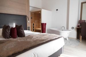 Postel nebo postele na pokoji v ubytování Hotel San Giacomo Spa&Gourmet