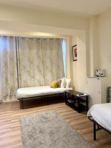 Postel nebo postele na pokoji v ubytování Eastbourne Beachfront Apartments