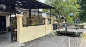 Un patio o zona al aire libre en SPOT ON 92529 Penginapan Wisma Bintang Syariah Near MTs Al Ma'arif Kota Bangun