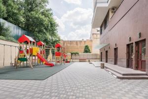 Детская игровая зона в City Views From a Chic Highrise Apartment in the Heart of Kyiv