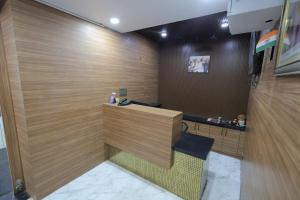 a bathroom with a wooden wall with a counter at Hotel Pearl -Jaipur Pink City Centre in Jaipur
