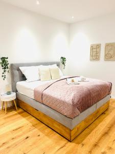 En eller flere senge i et værelse på NIRO I Exklusive Residenz - Historischer Ballsaal