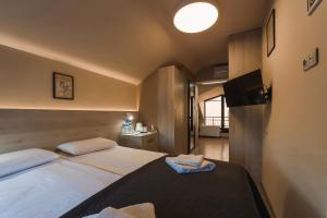 Postel nebo postele na pokoji v ubytování Hotel Avalon Kyustendil