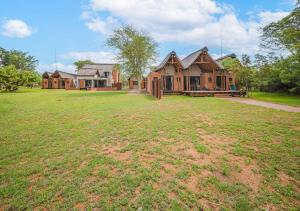 Κήπος έξω από το Bush Lodge Zebula 82 - 2 x 2B Chalets