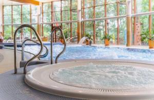 Hồ bơi trong/gần Hotel Dom Zdrojowy Resort & SPA - Destigo Hotels