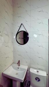 Un baño de Rachel's Place