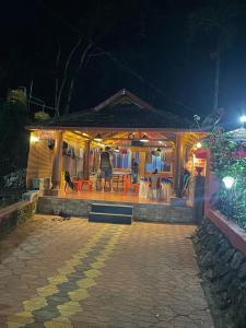 Budova, kde se rezort nachází + 6 fotografií