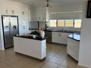 Φωτογραφία από το άλμπουμ του Panoramic Oceanview Villa σε Bowen