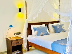 Giường trong phòng chung tại Paradise cove Apartment