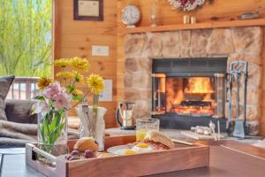 Φωτογραφία από το άλμπουμ του Massive Log Chalet with Hot Tub σε Uswick