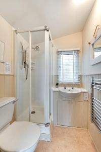 Et badeværelse på 2 Bed in Stoke Fleming oc-bc777