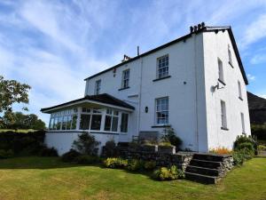 El edificio en el que está la casa vacacional