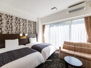 Postel nebo postele na pokoji v ubytování APA Hotel Osaka Kadomashi Ekimae
