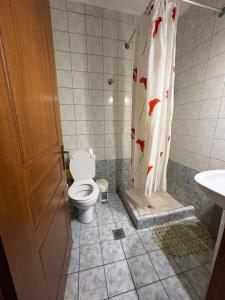 Et badeværelse på KTELI Sleep & Chill Apartment + 10 billeder