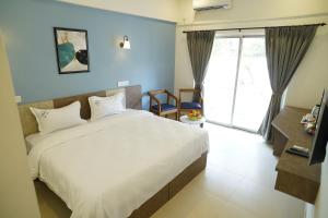 En eller flere senge i et værelse på Hotel Regalia