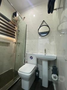 Un baño de Rachel's Place 8 fotos más