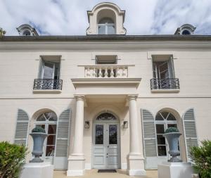 Budova, kde se vila nachází