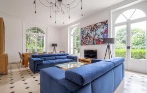 Posezení v ubytování Privatelodge - Villa avec Piscine en bords de Marne