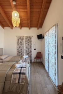 a bedroom with two beds and a chandelier at B&B LA VILLA Rozzano - HUMANITAS - FORUM ASSAGO - MILANO FIORI - IEO - MILAN DESIGN WEEK 2026 in Rozzano