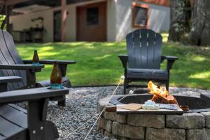 Κήπος έξω από το Charming Getaway Minutes from Lake Wallenpaupack