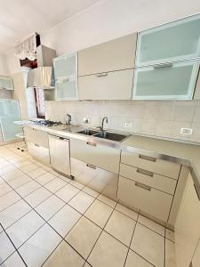 Kuchyň nebo kuchyňský kout v ubytování Panoramic VILLA