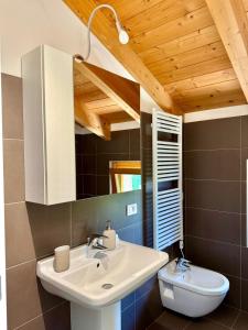 Koupelna v ubytování Gardenia stunning lake view