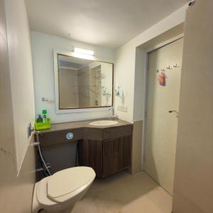 Koupelna v ubytování Lonavala Tungarli - Escape To A Bygone EraA Home With Soul + 16 fotografií