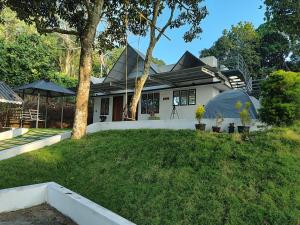 Budova, kde se vila nachází