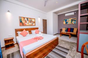 Un pat sau paturi într-o cameră la Sithagi Villa Unawatuna