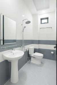 Et badeværelse på Full house for foreigners for rent