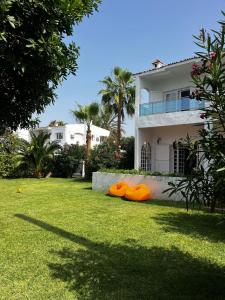 Vườn quanh Entire villa with sea view - Bouznika Plage David