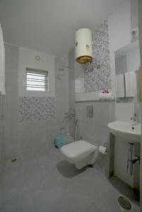 Et badeværelse på Garuda Grand