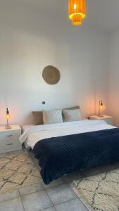 Giường trong phòng chung tại Entire villa with sea view - Bouznika Plage David