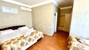 Postel nebo postele na pokoji v ubytování Garden Sheki