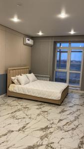 Giường trong phòng chung tại Akzhol