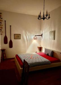 Postel nebo postele na pokoji v ubytování 2-Zimmer-Apartment "Monbijou" am Hackeschen Markt