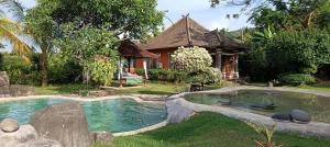 En have udenfor Villa Bali Pondok Jepun