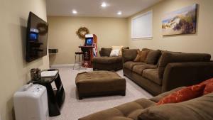 Μια τηλεόραση ή/και κέντρο ψυχαγωγίας στο The Lookout Lake Masthope Firepit Arcade +66 φωτογραφίες