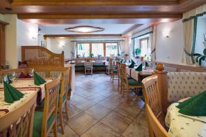 Un lugar para sentarse en Gasthof Pension Lohfeyer