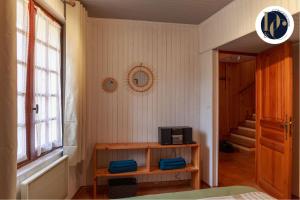 Et tv og/eller underholdning på Chalet en Provence avec terrasse dans le village