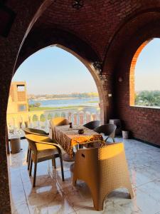 ルクソールにあるSet ma'atのダイニングルーム(テーブル、椅子付) +81枚の写真